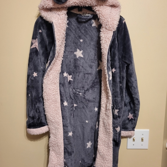 Dex fuzzy bath robe - Picture 8 of 8